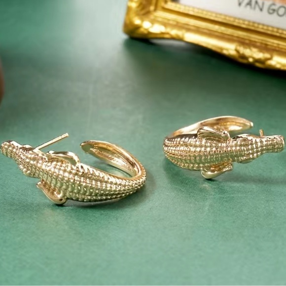 Gator 14K gp dangle hoop earrings - Picture 4 of 7